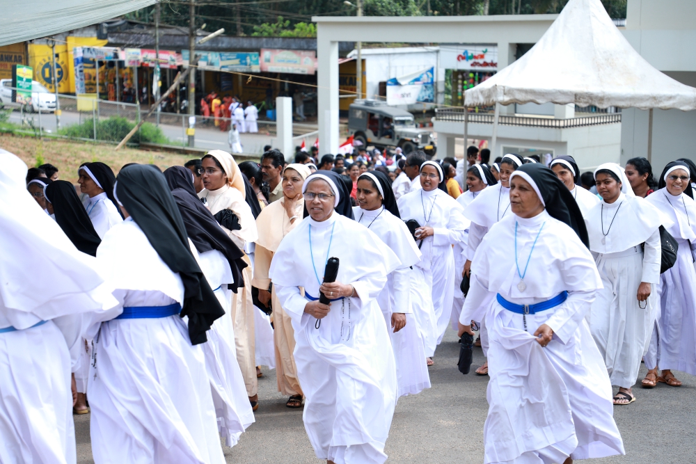 Catholic nuns arrive in large numbers on Sunday, Sept. 15, for a prayer gathering to address negative media coverage of religious life at the Pastoral Centre of Dwaraka parish in the Mananthavady Diocese, Kerala, southern India. (Saji Thomas)