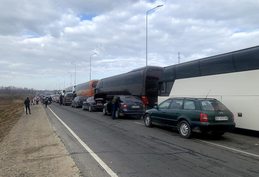 Cars are lined up at the border as people try to leave Ukraine. (Courtesy of Yeremiya Steblyna)