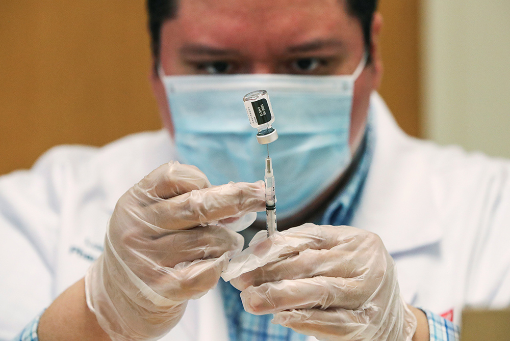 A Walgreens health care professional prepares a dose of the Pfizer-BioNTec COVID-19 vaccine Feb. 22 in Evanston, Illinois. (CNS/Kamil Krzaczynski, Reuters)