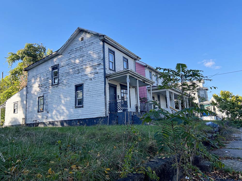 A rundown abandoned house in Steubenville, Ohio (NCR photo/Brian Fraga)