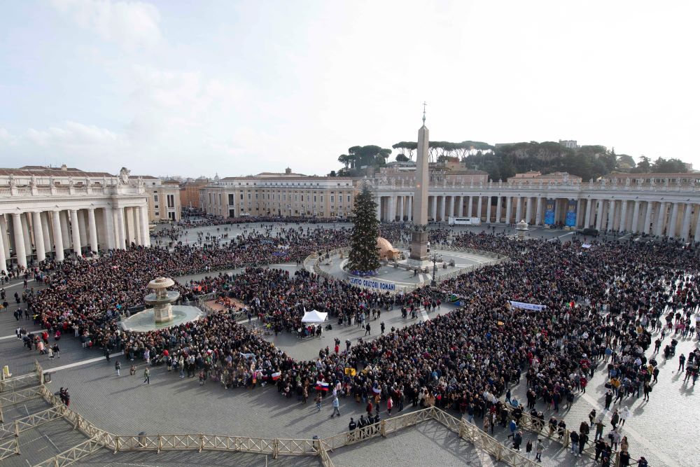 St. Peter's Square full of people to hear Pope Francis' Angelus Dec. 11