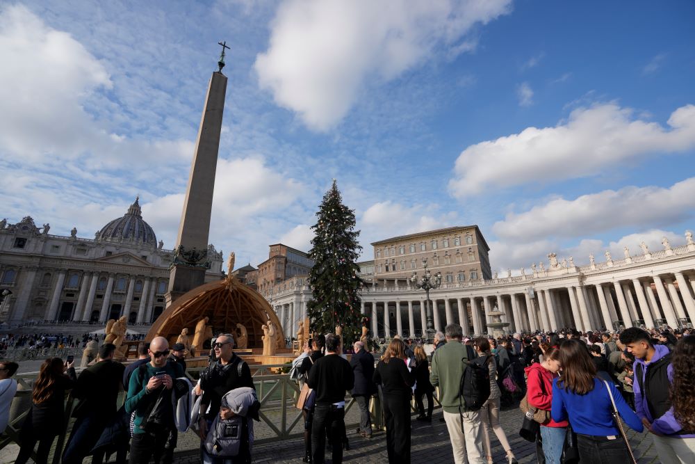 A crowd in Vatican Square