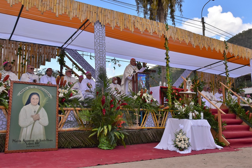 The altar during the May 7 beatification Mass for Good Shepherd Sr. Maria Agustina Rivas Lopez in La Florida, in Peru's central Amazon region, where she was murdered by terrorists in 1990 (CNS/Courtesy of REPAM/Julio Caldeira)