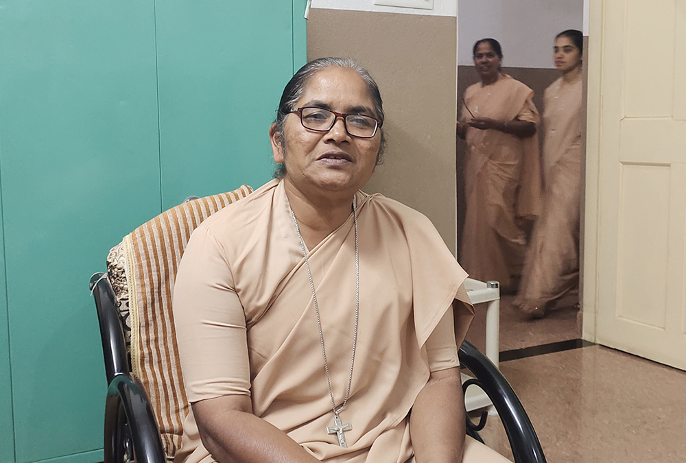 La Hna. Beena Yallurkar, de las Hermanas de la Caridad de Santas Bartolomea Capitaneo y Vincenza Gerosa, quien lleva 18 años trabajando con las devadasi, aparece en la foto en su convento de la localidad de Talikoti, en el estado de Karnataka, al suroeste de la India. (Foto: Thomas Scaria)