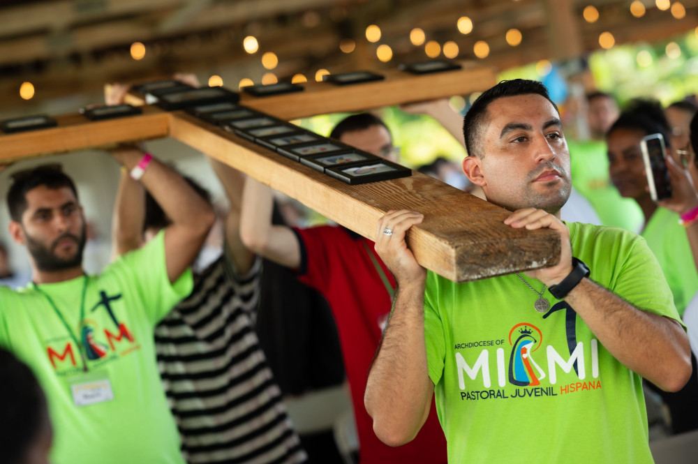 Gustavo Mejia, youth director at St. Joseph Parish in Miami Beach, helps carry the South Florida World Youth Day Cross during Mass Aug. 6, 2023, concluding a weeklong series of parallel World Youth Day events Aug. 1-6 mirroring those that took place in Lisbon, Portugal, for those unable to travel there. (OSV News photo/Tom Tracy) 