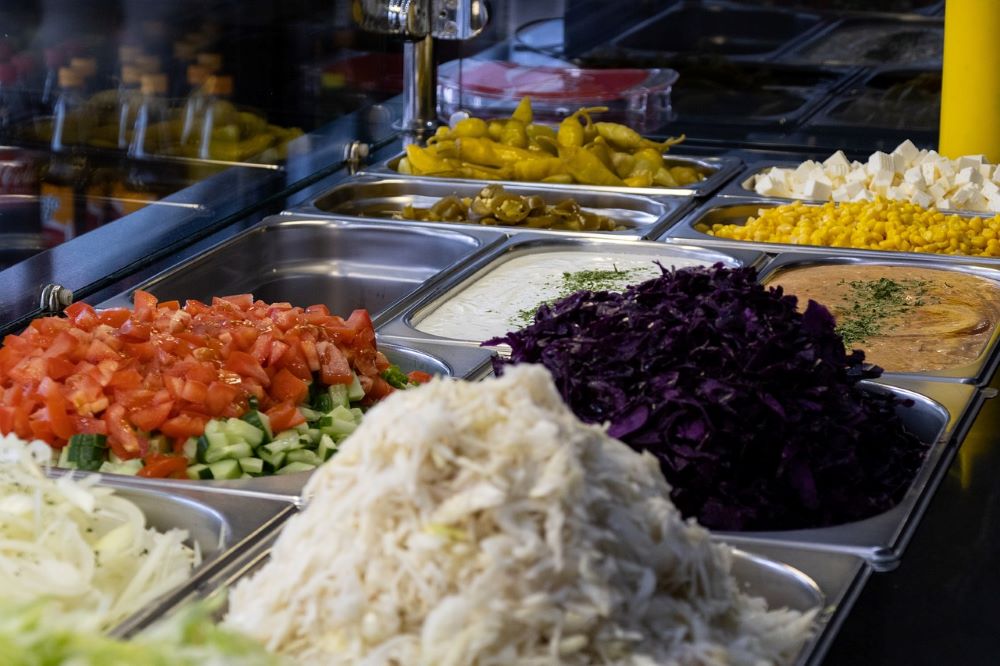 Vegetables and tofu are seen at a cafeteria serving station. (Pixabay/Mirko Fabian)