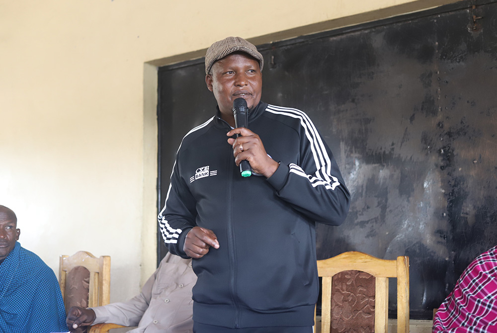 Emmanuel Lekishon Shangai, a legislator representing the Ngorongoro area in Tanzania, addresses a group of Maasai gathered to raise their concerns about the ongoing eviction by the government to take their ancestral land in the name of wildlife protection and tourism. (GSR photo/Doreen Ajiambo)