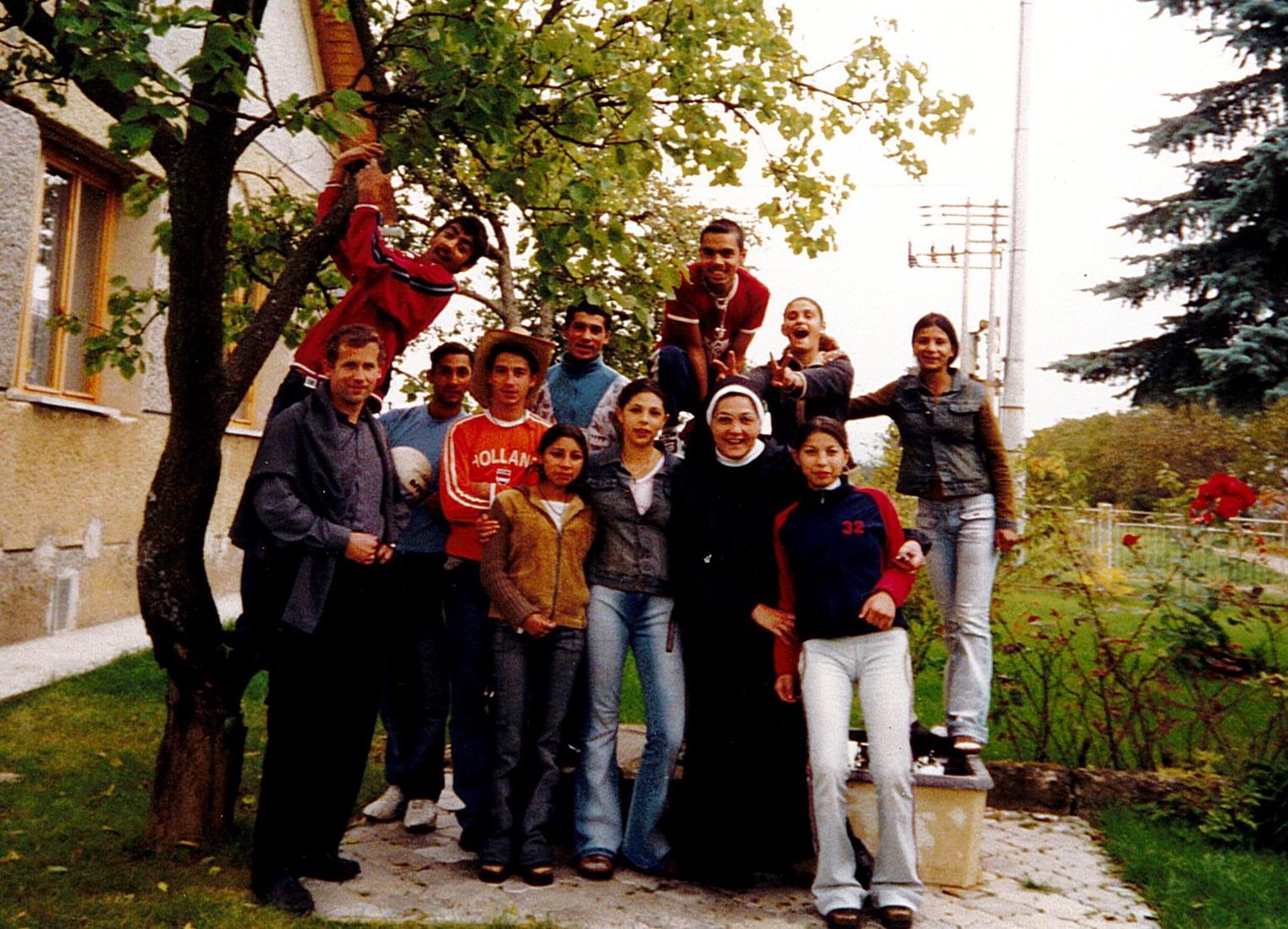 Sr. Atanazia Holubova and Salesian Fathers organized a weekend spiritual retreat for Romani teenagers from Poštarka, Slovakia. (Courtesy of Emanujila Vishka)