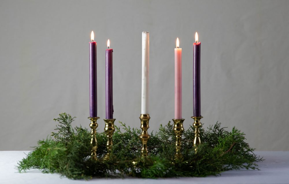 Advent wreath with purple, pink and white candles