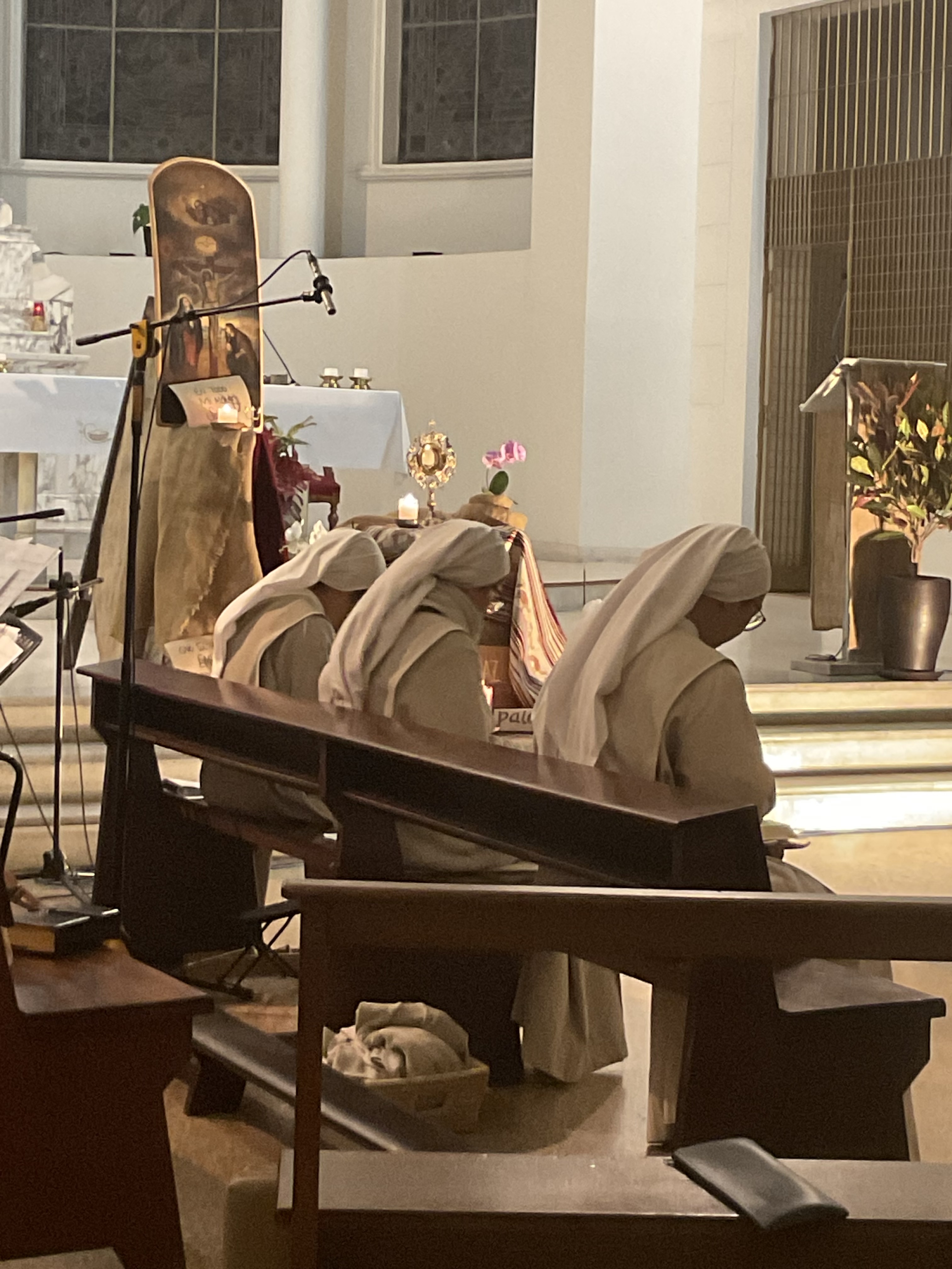 Oración por la paz en la Iglesia del Monasterio de la Encarnación el día 17 de octubre. (Foto: Begoña Costillo)