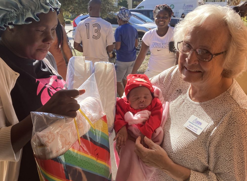 Después de ejercer su ministerio en Haití de 2002 a 2018, la Hna. Judy Dohner, quien también es enfermera, sigue trabajando en Immokalee, Florida (Estados Unidos), con inmigrantes del país caribeño. (Foto: cortesía Judy Dohner) 