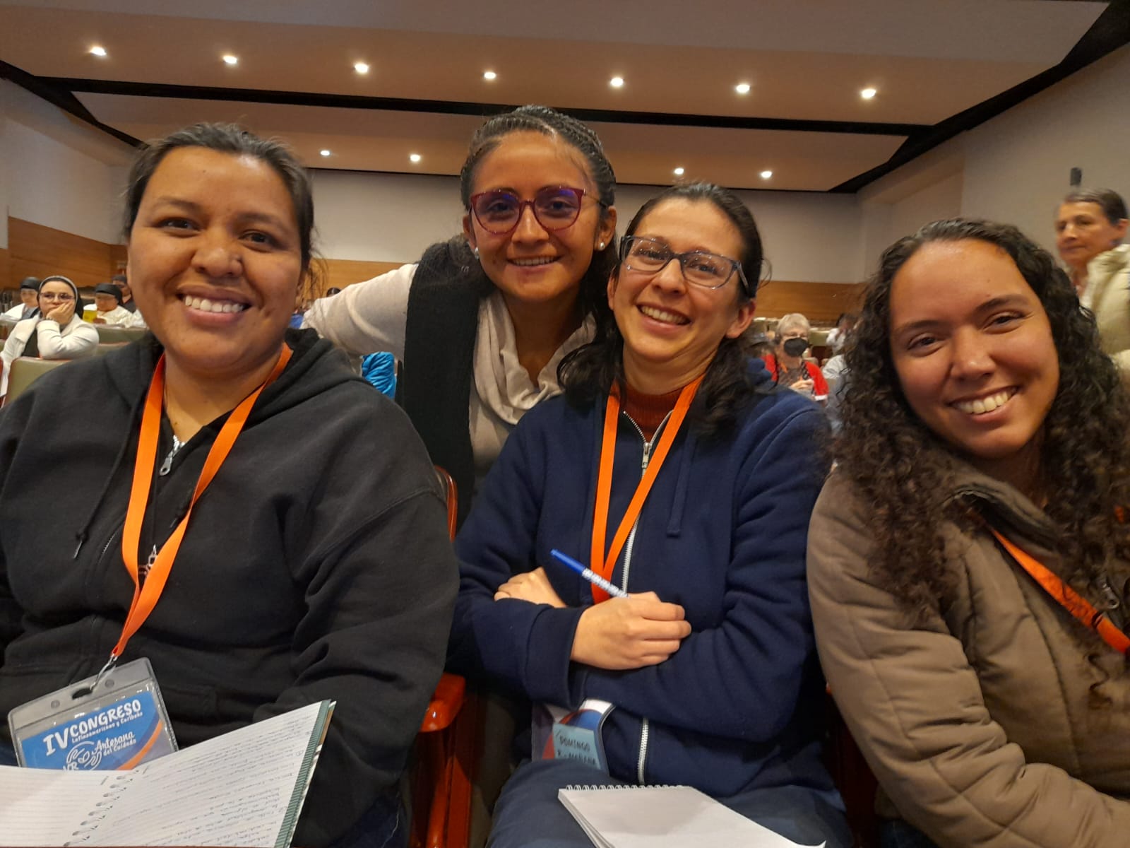 De izquierda a derecha las hermanas Liliana Beatriz Luque, SSJ; Angie Paola Castro Mancera, HJS; Lady Katherine Rodríguez Pinzón, SSJ; y  Daylenis Lara Rodríguez.  (Foto: cortesía Hna. Beatriz Montoya, SSJ)