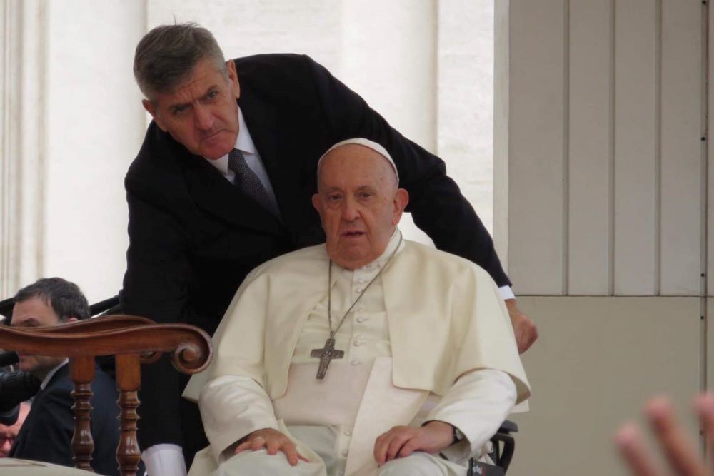 Pope Francis met with members of the Ste. Famille Bordeaux community in Rome for a 10-day program on interculturality during the Nov. 15 general audience.