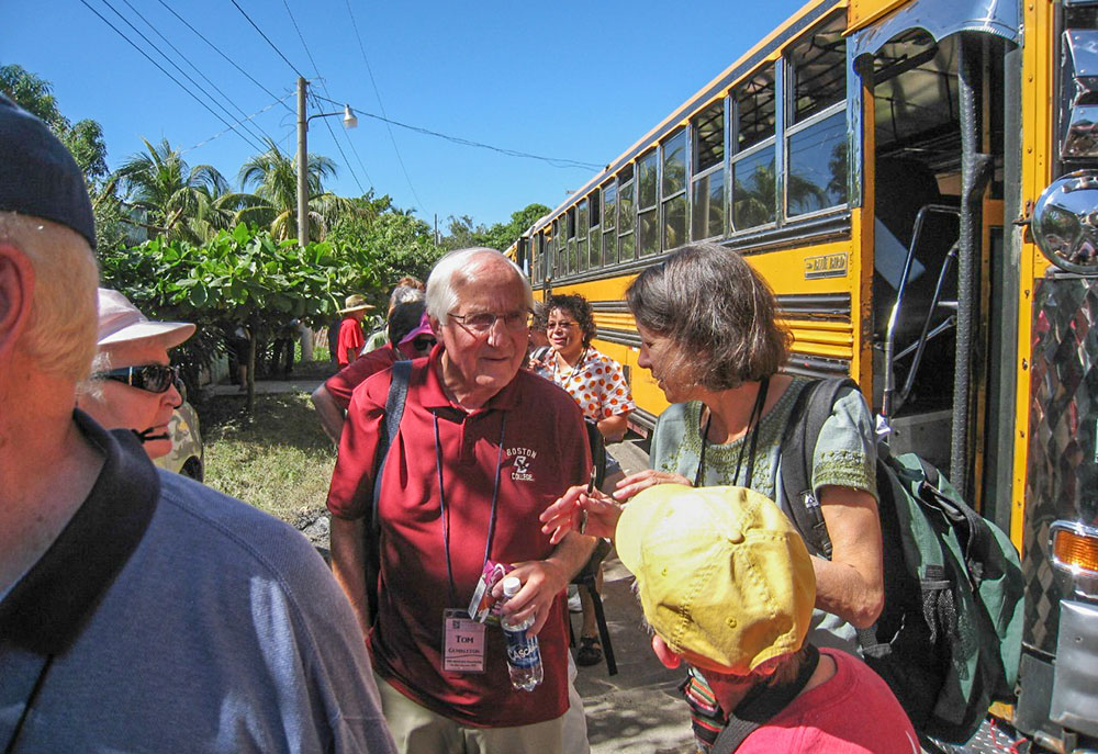 Detroit Auxiliary Bishop Tom Gumbleton speaks to Jean Stokan, justice coordinator for the Sisters of Mercy of the Americas, at La Pequeña Comunidad in Nueva Esperanza, El Salvador, in 2015. (Courtesy of SHARE El Salvador)