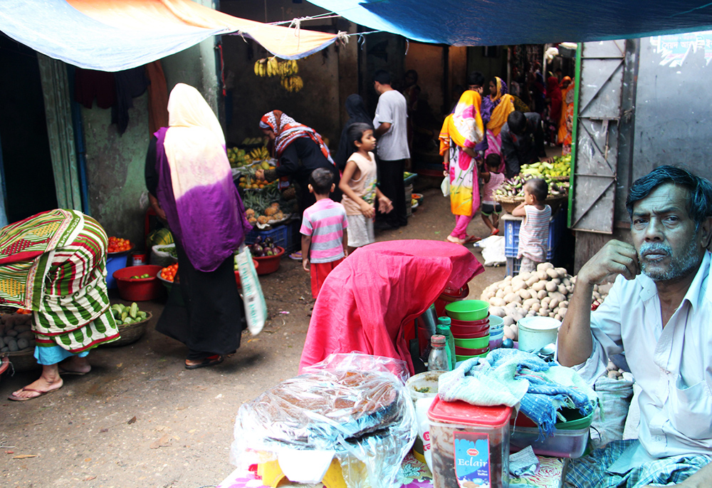 Inside the camp, there are small shops where all kinds of daily necessities from vegetables are available; Biharis are both buyers and sellers. (Stephan Uttom Rozario)