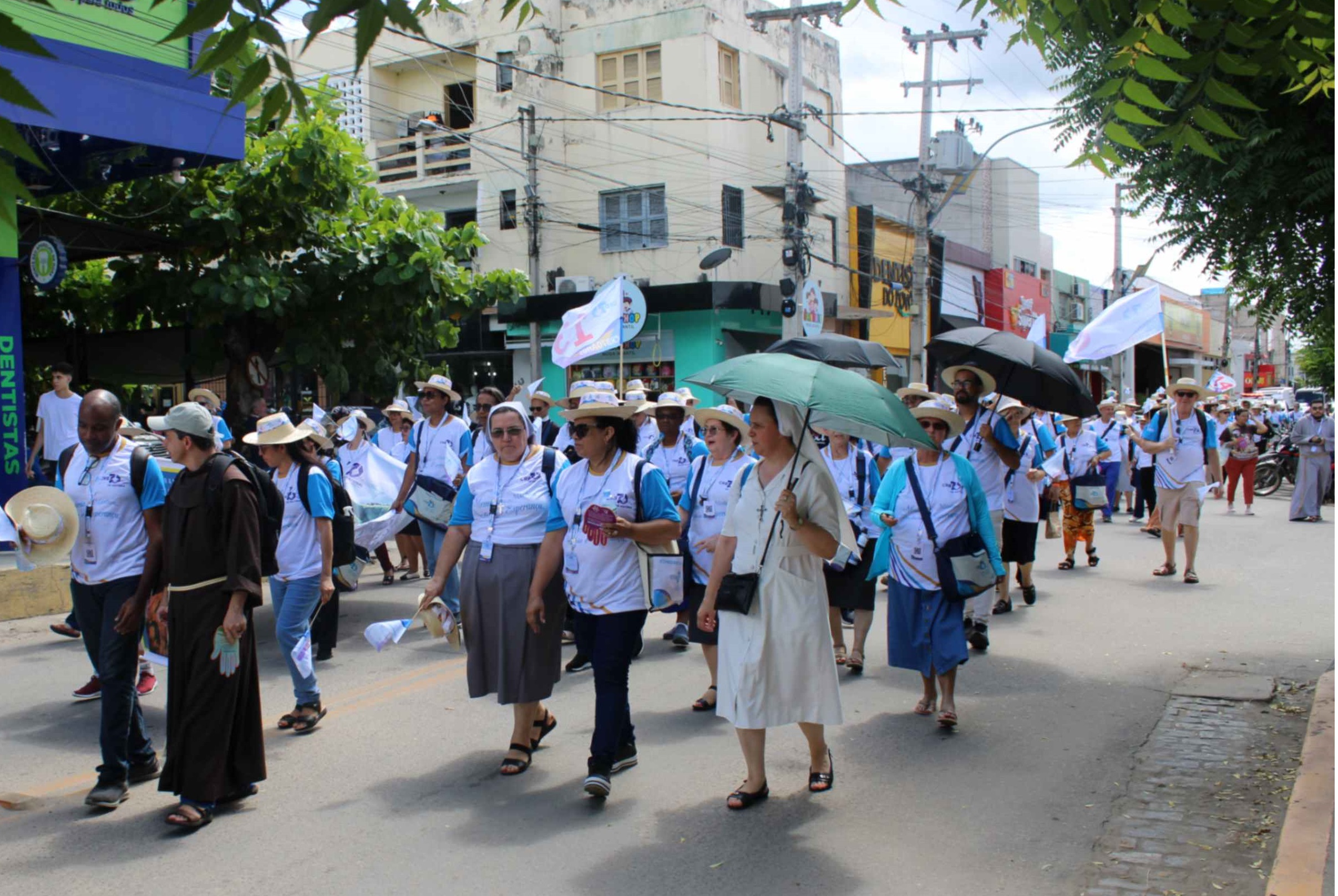 Religious celebrating the Conference of Religious in Brazil's 70th anniversary take to the streets in a pilgrimage to Caninde, Ceara. The Brazilian city is home to one of the largest Franciscan sanctuaries in the world. (Courtesy of CRB)