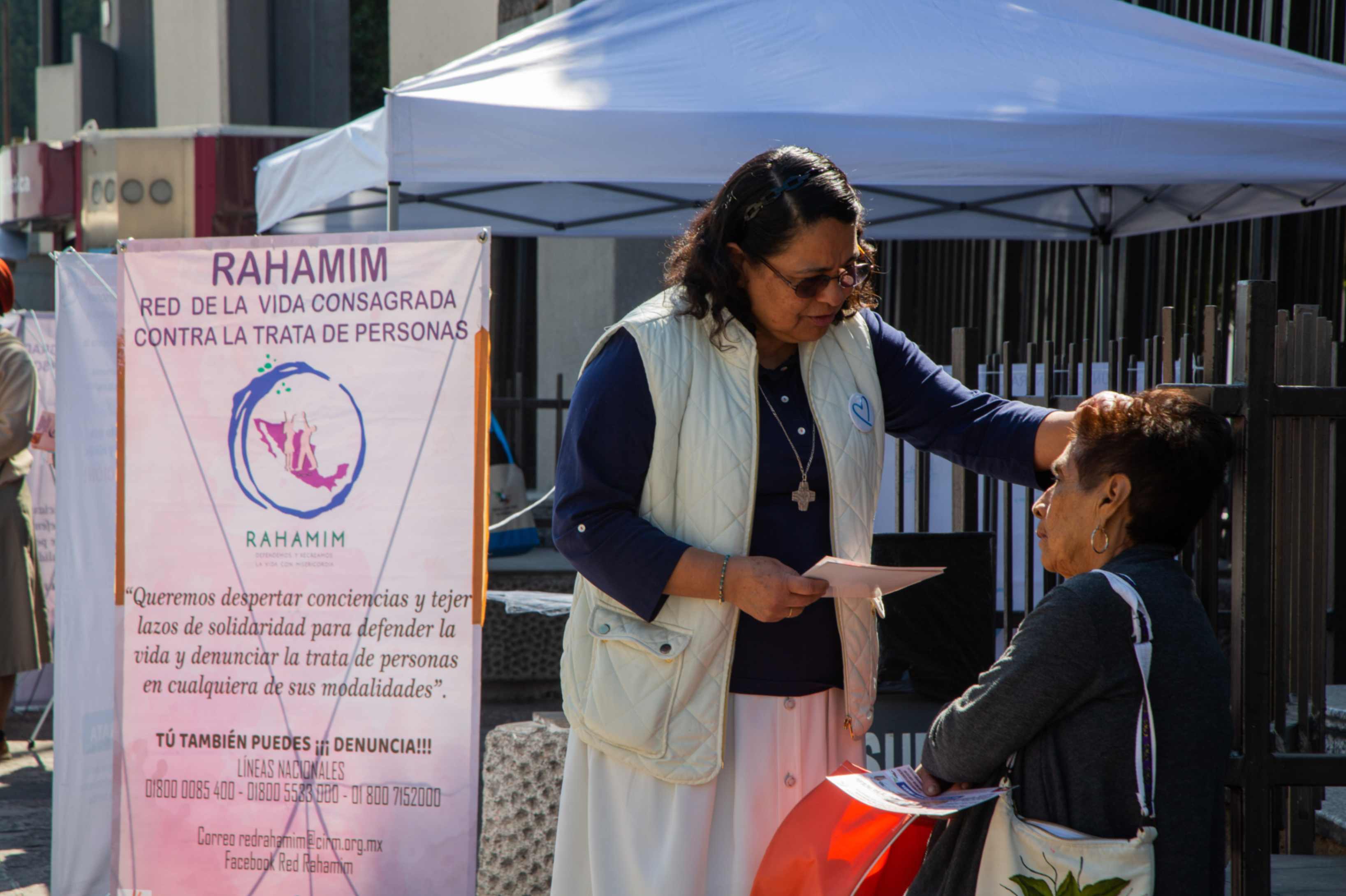 La Hna. María Guadalupe Martínez y la red Rahamim se reunieron el 8 de febrero de 2024 en la plaza de la Basílica de Guadalupe, en Ciudad de México, por la Jornada Mundial de Oración y Reflexión contra la Trata de Personas. (Foto: GSR/Samuel Bregolin)