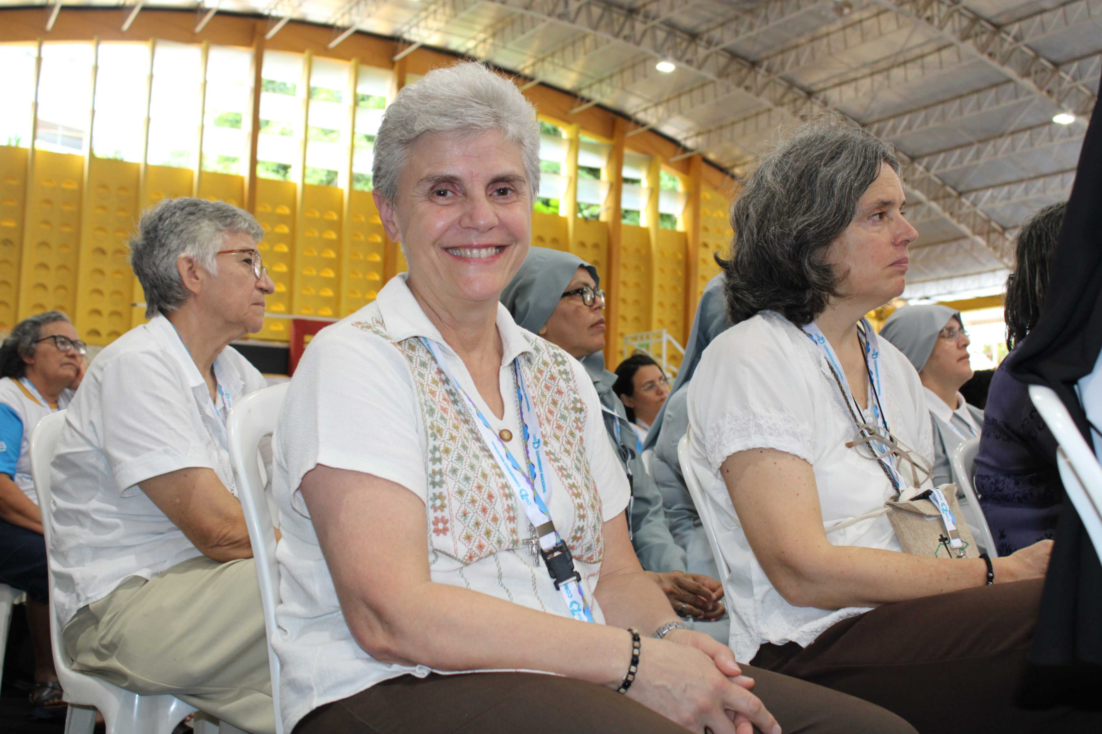 La Hna. Daniela Cannavina, secretaria general de la Confederación de Religiosos Latinoamericanos, asiste al jubileo de la CRB para celebrar el caminar de sus hermanas brasileñas. "Nuestro continente es rico en una presencia muy grande de religiosos que piensan y sueñan con otras formas de ser Iglesia y otras formas de vivir la vida religiosa", aseveró en entrevista. (Foto: cortesía CRB)