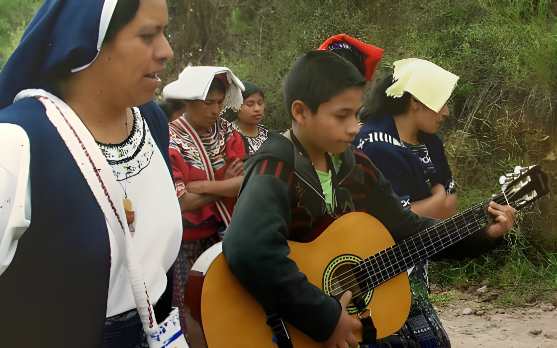 Las hermanas trabajan en parroquias con ancianos abandonados y con jóvenes en centros de formación. 