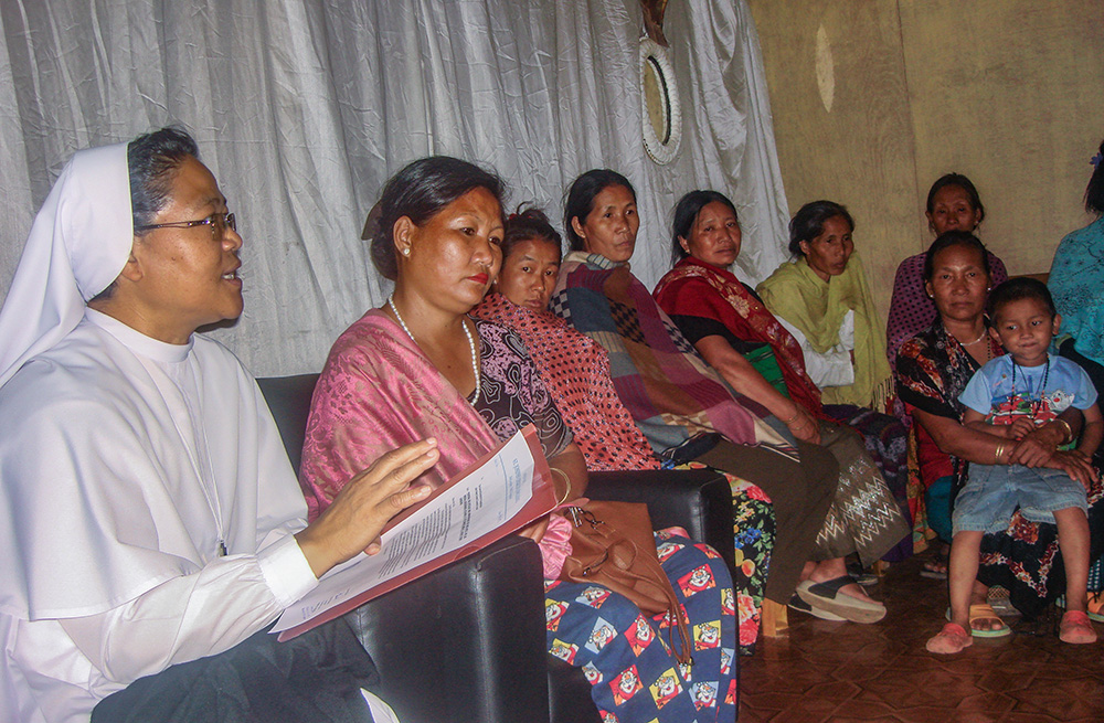 Sr. Christine Mynsong speaks to a group of women at Tato, Shi Yomi District, Itanagar, Arunachal Pradesh, India. (Courtesy of Missionary Sisters of Mary Help of Christians)