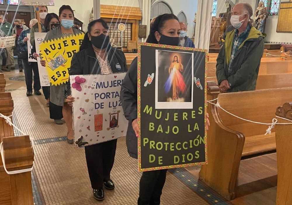 Miembros de círculos de apoyo para mujeres durante la misa con motivo del Día Mundial del Migrante en septiembre de 2021, en la parroquia de la Santísima Trinidad de Detroit, Michigan, Estados Unidos. (Foto: cortesía Hna. Martha de la Torre Juárez)