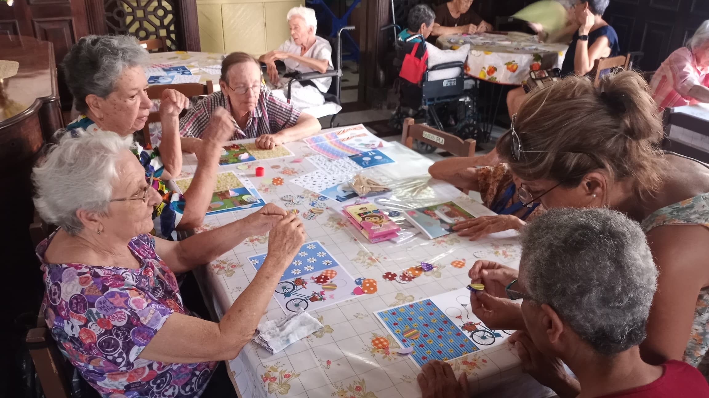  Arts and Crafts work, during the visit of Spanish volunteers to the Siervas de San José Home for the Elderly, in Havana, Cuba (Courtesy of Siervas de San José Home for the Elderly)