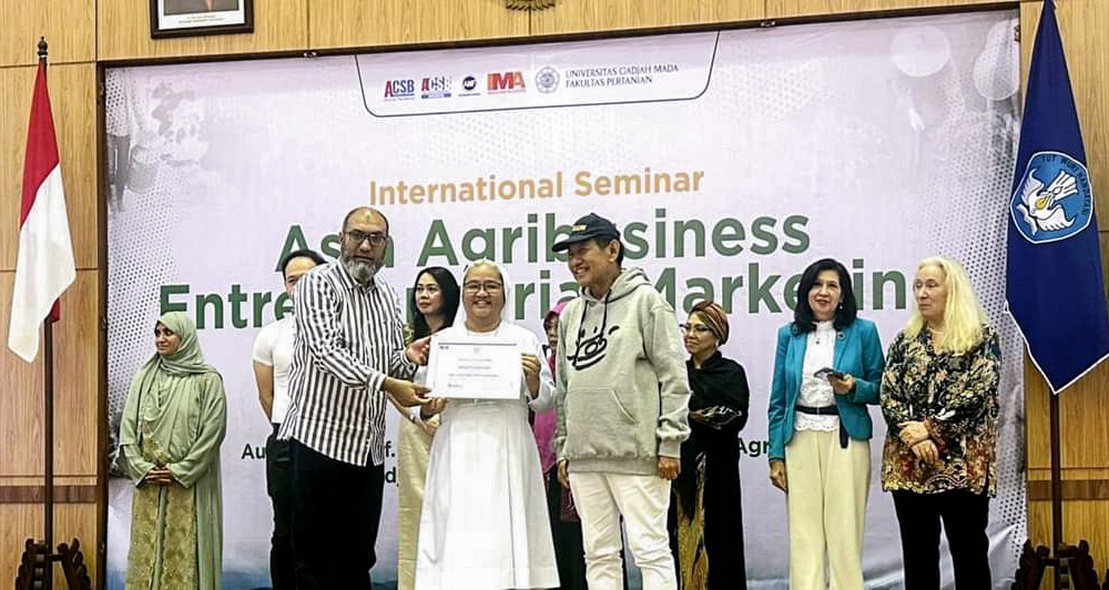 Sr. Ailyn Cayanan receives the  BELLA Award for Asia in Yogyakarta, Indonesia, on May 3 for her entrepreneurial efforts in the field of agricultural education (Courtesy of Ailyn Cayanan)