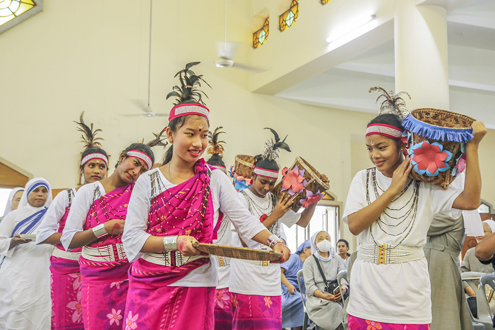 A welcome procession enters St. Patrick's Cathedral Church in Mymensingh, Bangladesh, June 24. (GSR photo/Stephan Uttom Rozario)