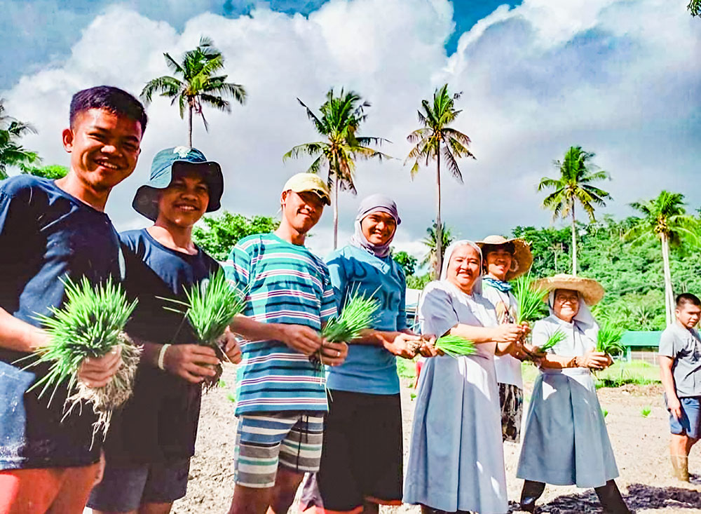 A community endeavor practicing traditional rice planting (Courtesy of Ailyn Cayanan)