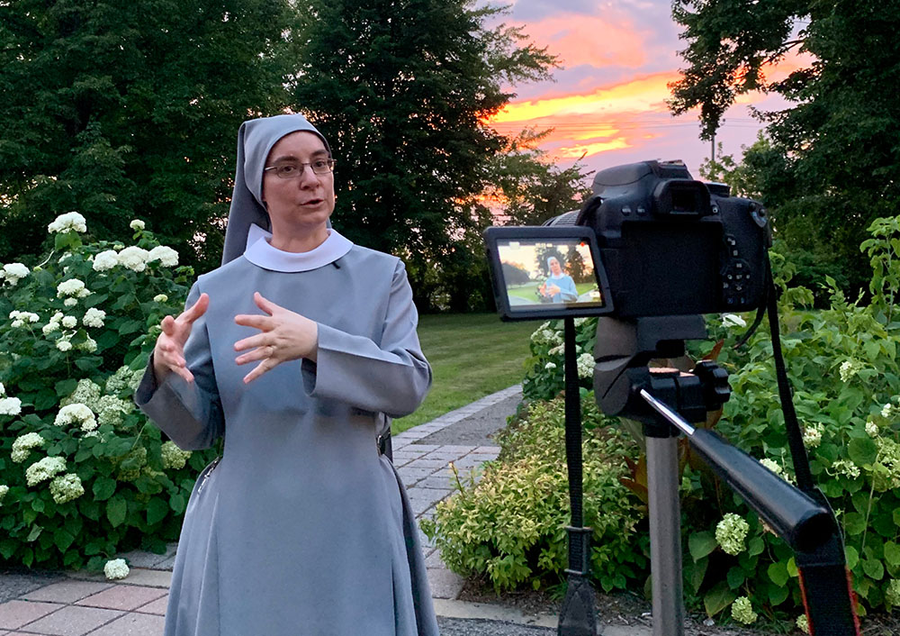 Recluse Sr. Ginette Généreux speaks during the filming of the documentary series "The Hidden Good in the City" ("Le Bien Caché dans la Cité") by the youth of Mission Jeunesse in the Montreal Archdiocese. (Courtesy of Mission Jeunesse)