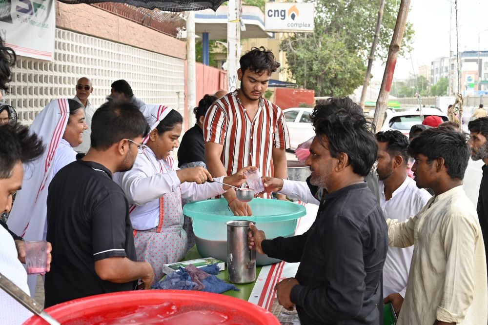 Franciscan Missionaries of Christ the King distribute sharbet.