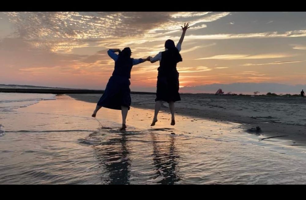 Sr. Margaret Kerry, a Daughter of St. Paul, and another sister are photographed by a beachcomber in South Carolina. 