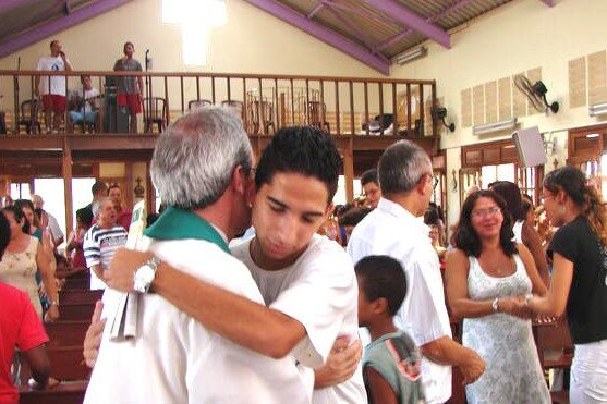 "La eucaristía como misterio central de nuestra fe ha de vivirse en la dinámica de esa mutua pertenencia: la eucaristía nos lanza a la vida y la vida es la que se celebra en la eucaristía": teóloga laica Consuelo Vélez. (Foto: cortesía Religión Digital)