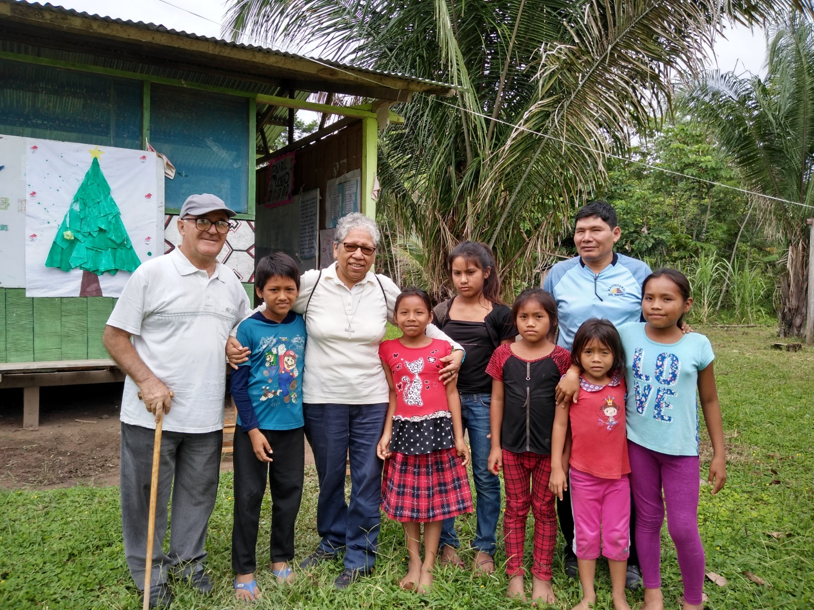 La Hna. Zully Rojas Quispe y el sacerdote dominico Macario López visitan la comunidad de San Martín de Tipishca, Perú, en 2019. (Foto: cortesía Hna. Zully Rojas Quispe)