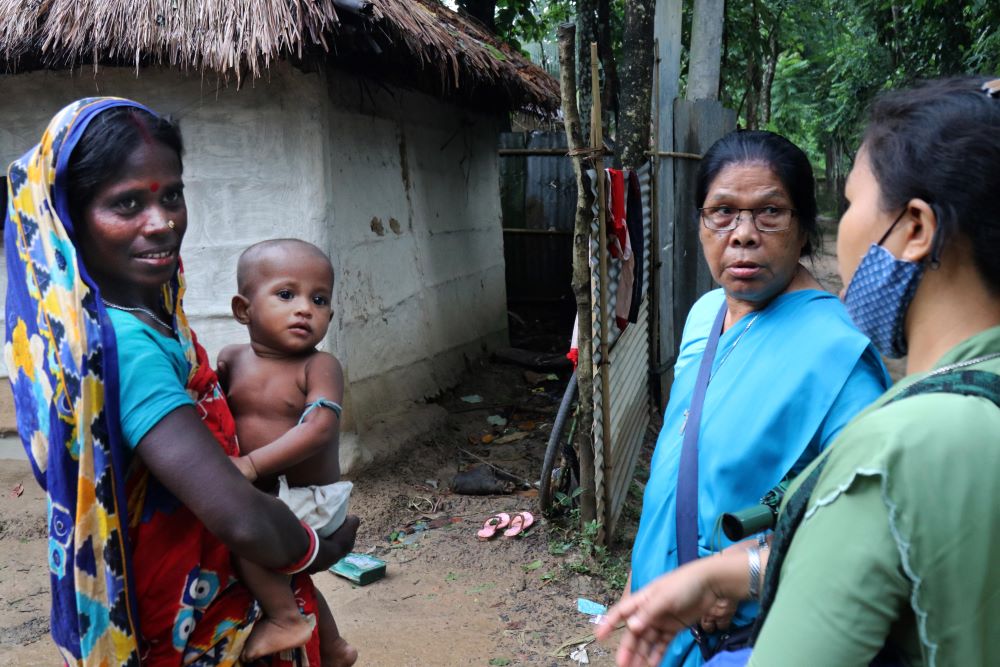 The sisters visit a family in the village. 