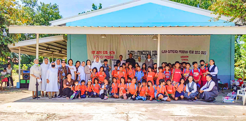 Sisters and their adopted community in Cordova, Mactan Island, Cebu, Philippines (Courtesy of Franciscan Sisters of the Immaculate Conception of the Holy Mother of God)