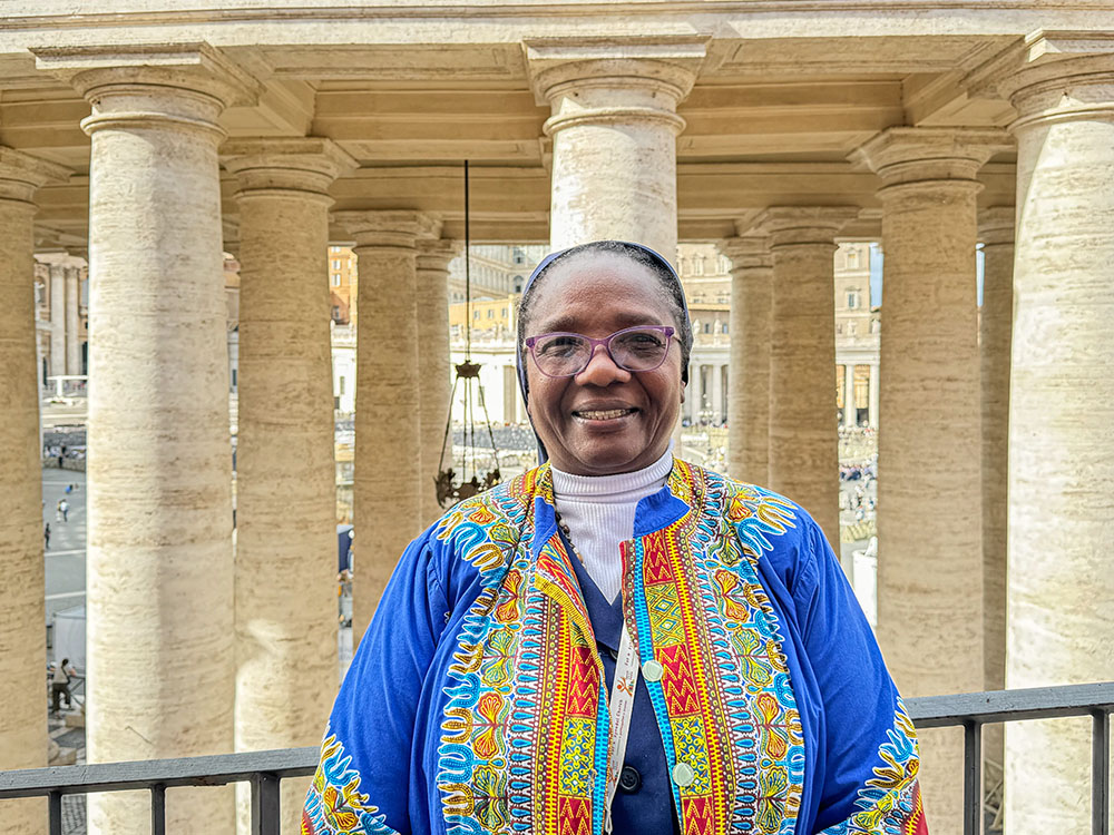 La Hna. María Suyapa Cacho Álvarez posa en el Istituto Maria Santissima Bambina, a las afueras de la Basílica de San Pedro, el 9 de octubre, donde trabaja como facilitadora en el Sínodo sobre la Sinodalidad. (Foto: GSR/ Rhina Guidos)