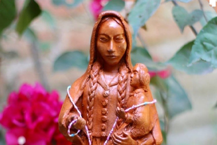 An image of Our Lady of the Rosary, sculpted in clay by Raul Reynoso in the prison of Jujuy, Argentina, exhibits the characteristics of the aboriginal women in this village, who live in the Argentine Puna. (Courtesy of Pamela Luna) 