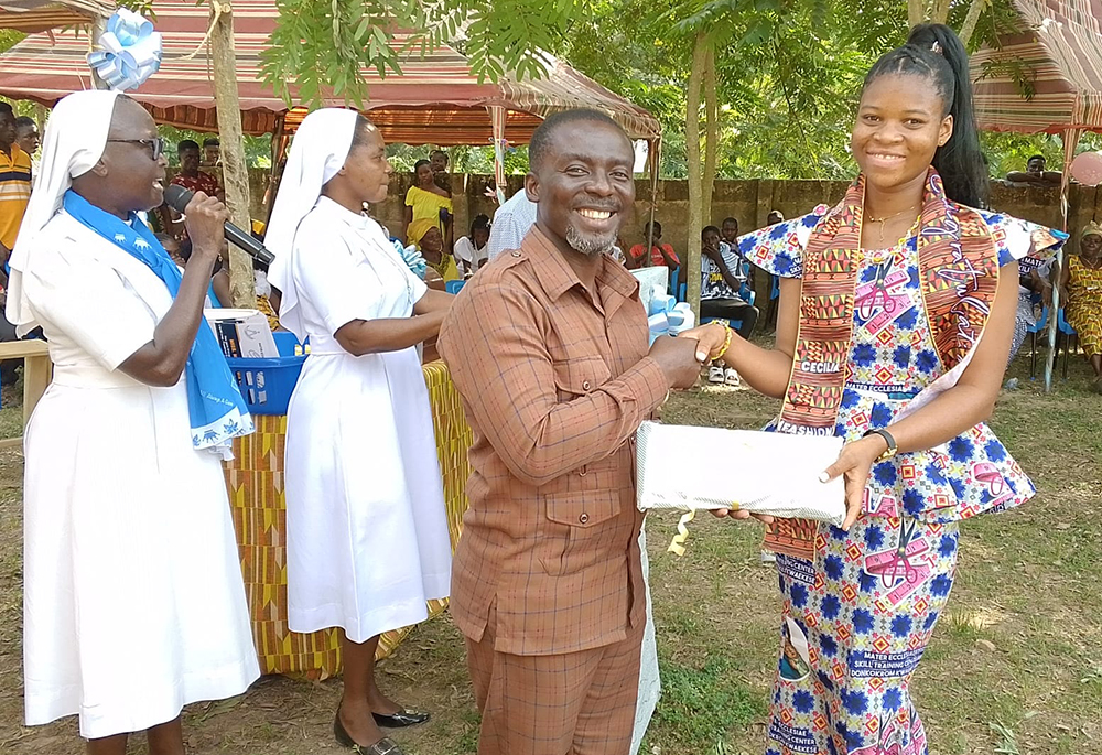 Trainee Cecilia Mirekua, receives an award from a dignitary at the graduation of 13 trainees on Nov. 16, 2024 in Kwaekese. (Courtesy of Vicariate DEPSOCOM Office)