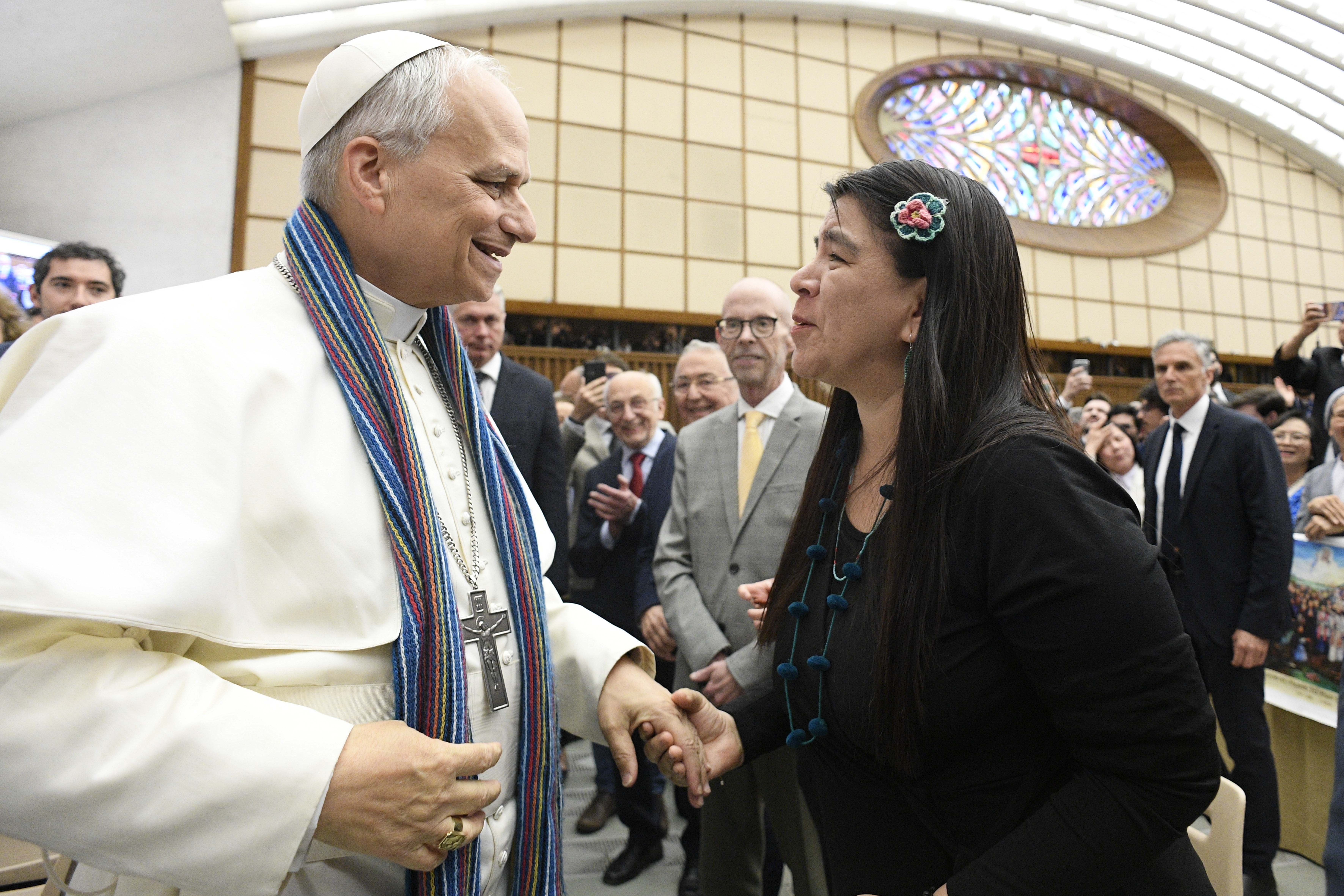 Paola Ugaz, a Peruvian journalist who helped expose the abuse committed by leaders of the Sodalitium Christianae Vitae, gives Pope Leo XIV a stole made of alpaca wool, during the pope's meeting with members of the media May 12, 2025, in the Paul VI Audience Hall at the Vatican. (CNS/Vatican Media)