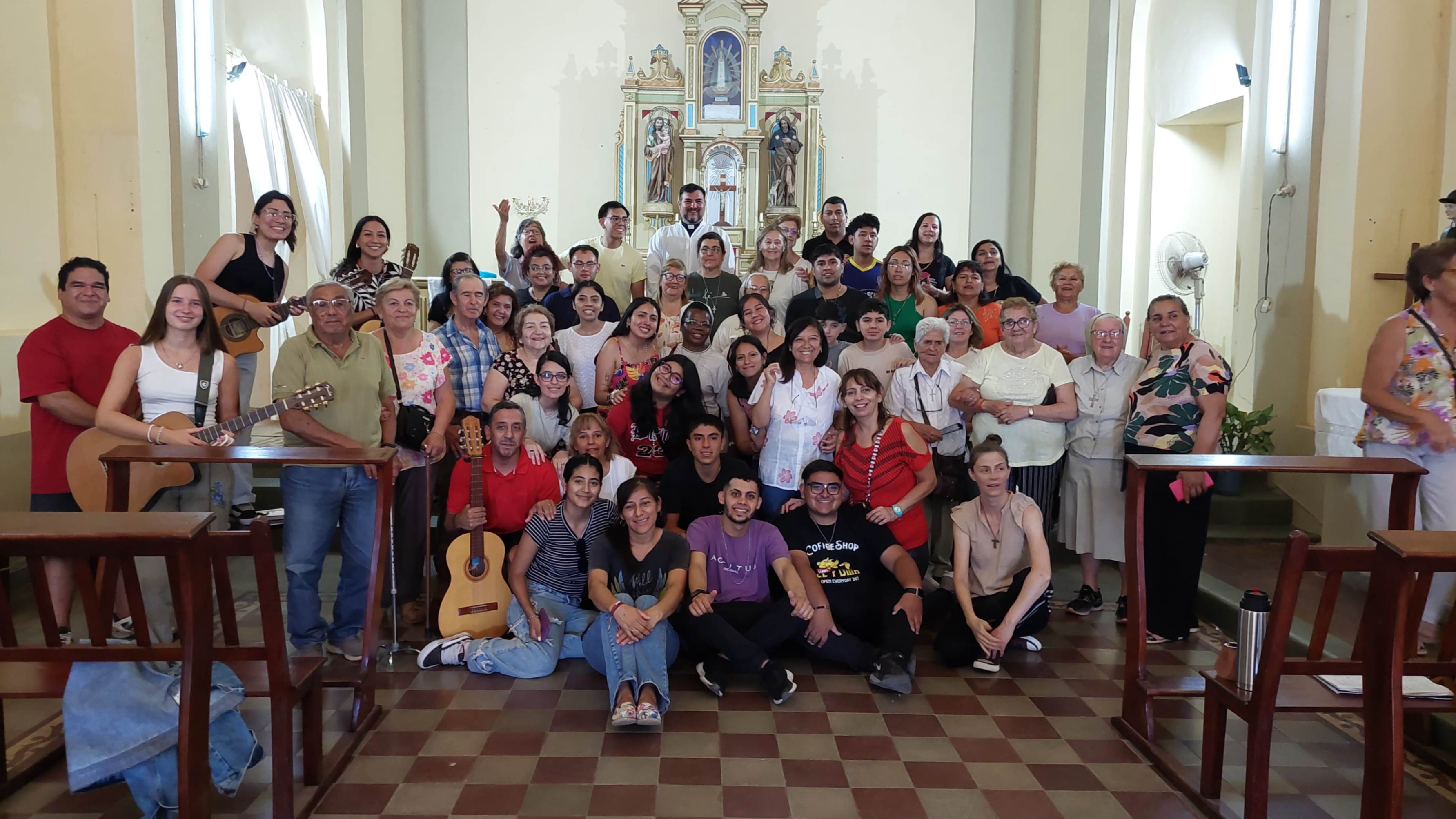 El 2 de febrero de 2025 se celebró la misa dominical en la parroquia Nuestra Señora de Luján, en Media Naranja, con la participación de los misioneros, miembros de la comunidad y el padre Gustavo Orellana. Durante la celebración se conmemoró también el Día de la Vida Consagrada. (Foto: cortesía Luis Prado)