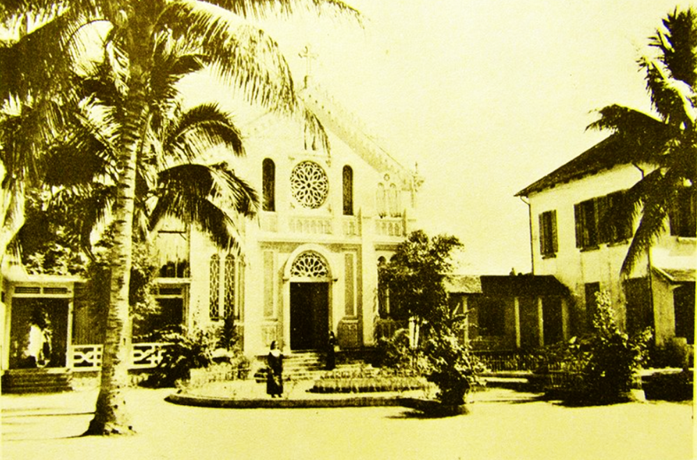 The chapel and convent of the Daughters of Mary of the Immaculate Conception before 1975  (Courtesy photo)