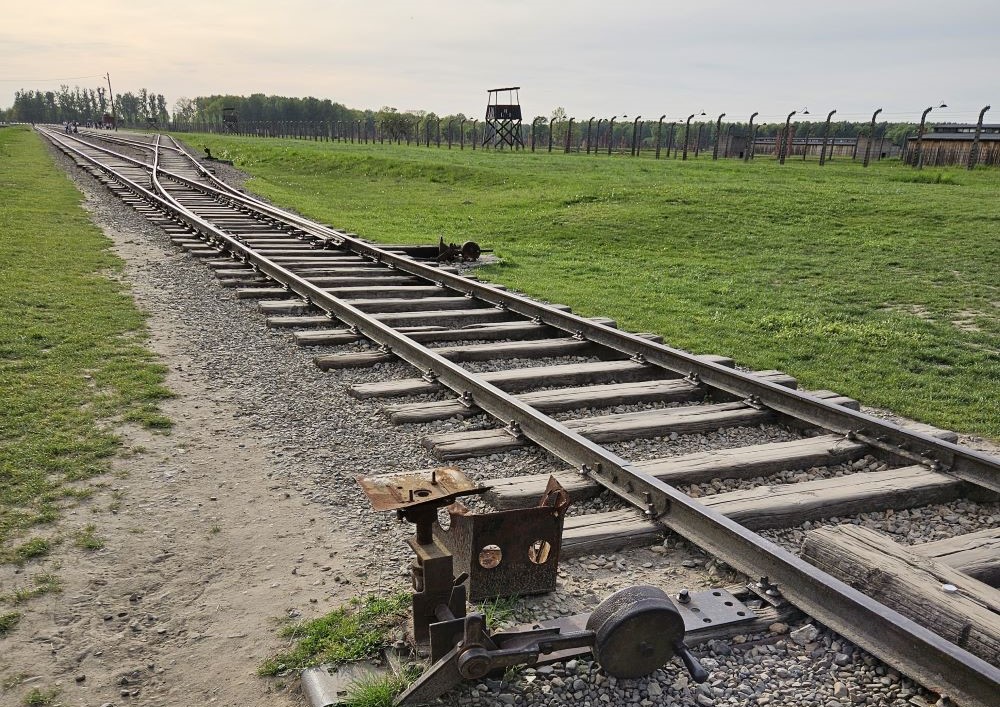 Las familias llevadas a Birkenau eran separadas al llegar al final de la línea de ferrocarril. (Foto: Maryann Agnes Mueller)