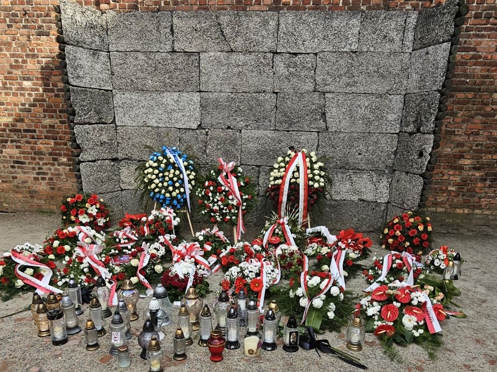 Miles de víctimas murieron fusiladas en el muro de ejecución de Auschwitz. (Foto: Maryann Agnes Mueller)