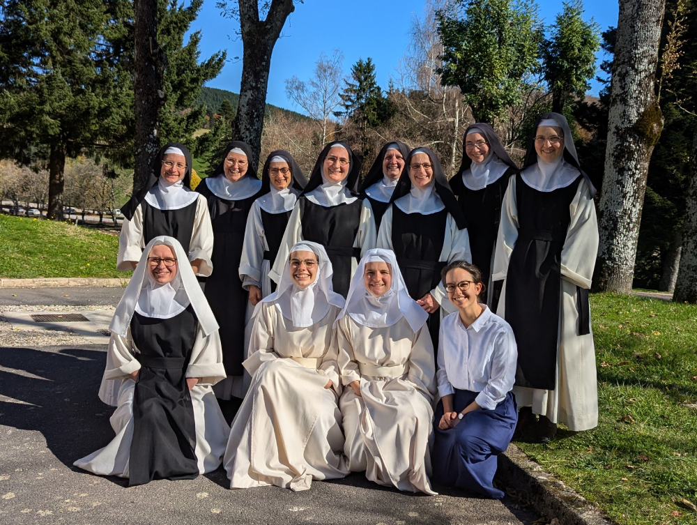 The community of Cistercian nuns of the Abbey of Notre-Dame des Neiges (Courtesy of Abbaye Notre-Dame des Neiges) 