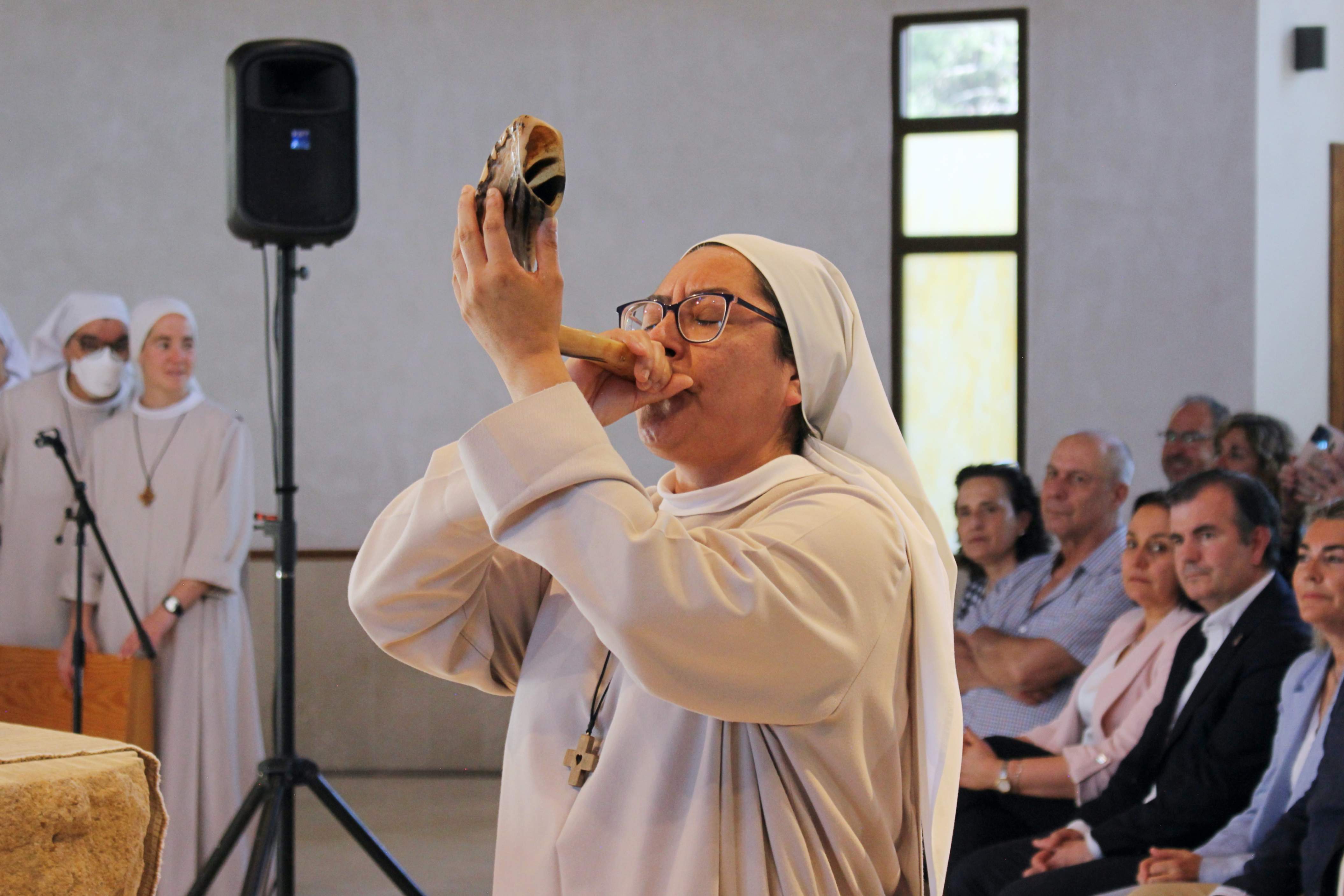 An Augustinian nun from the Monastery of the Conversion playing the shofar at the beginning of the oratorio in Sotillo de la Adrada, Spain. (Courtesy of the Monastery of the Conversion)