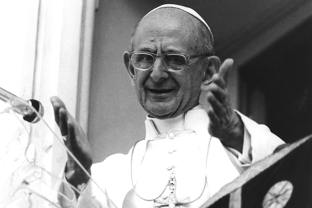 Pope Paul VI greets people gathered outside the papal summer house in Castel Gandolfo, Italy, Sept. 14, 1977. (CNS/L'Osservatore Romano/Arturo Mari)