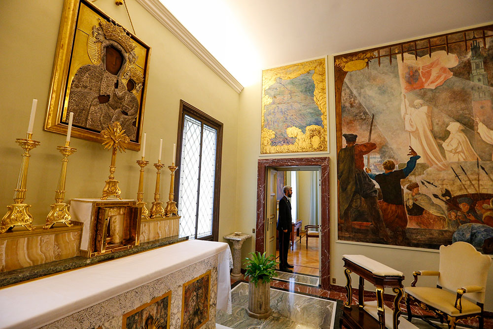 A chapel is seen in the papal villa at Castel Gandolfo, Italy, in 2016. (CNS/Paul Haring)