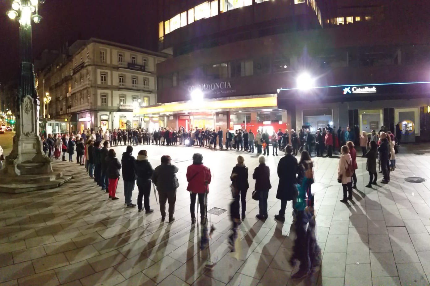'Círculo de Silencio' en Vigo, España. (Foto: cortesía Magda Bennasar) 