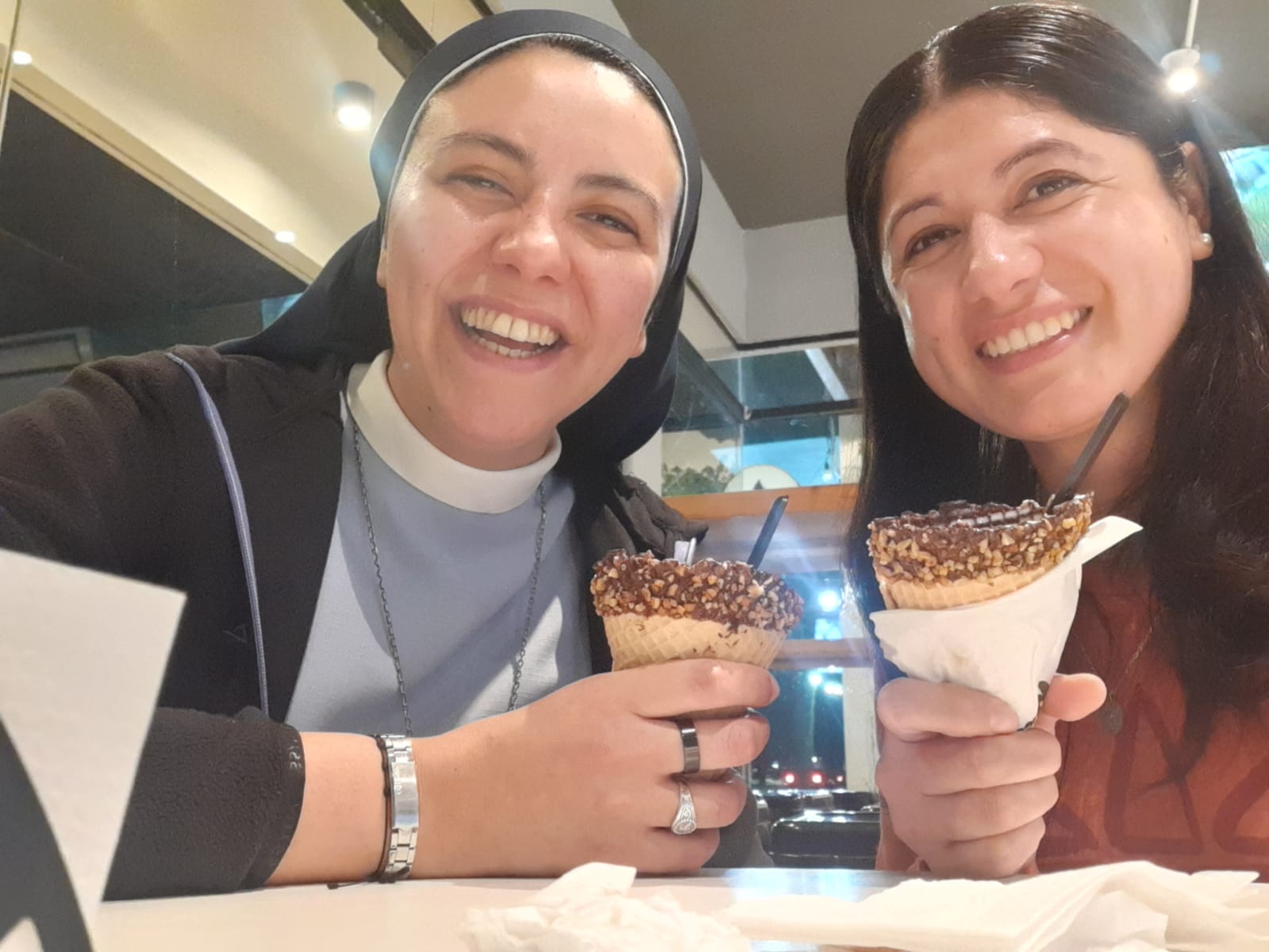 Carolina Lizárraga, izquierda, con Eduarda Negrette en Crespo, entre Ríos, Argentina, en el 2024. (Foto: cortesía de Carolina Lizárraga) 